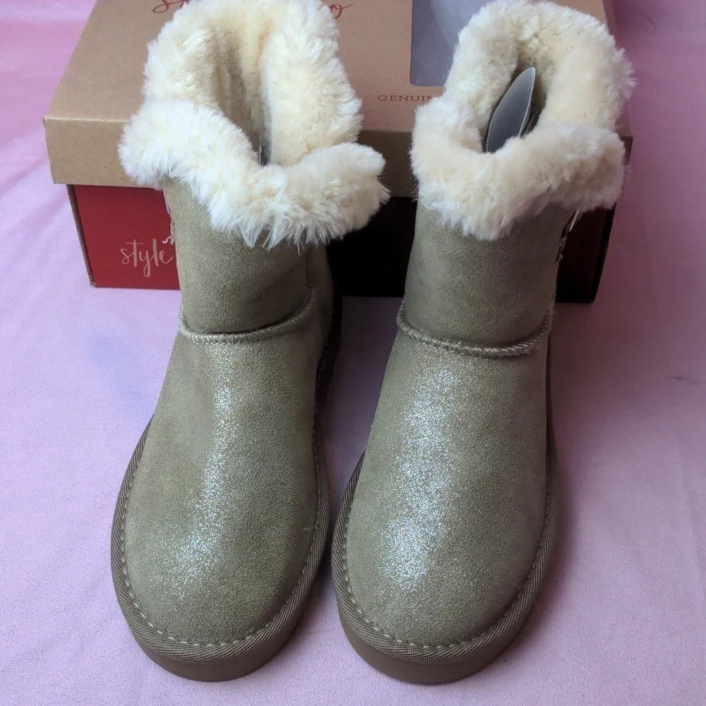 Style & Co Tiny 2 Gold Shimmer Genuine Suede Upper Winter Boots size 6